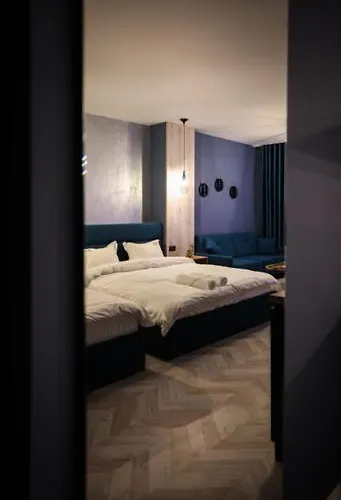 B.g Luxury * Korce