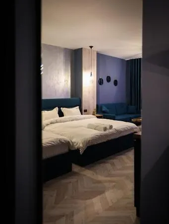 B.g Luxury * Korce