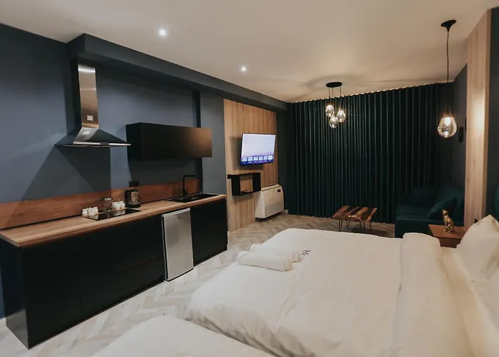 B.g Luxury * Korce